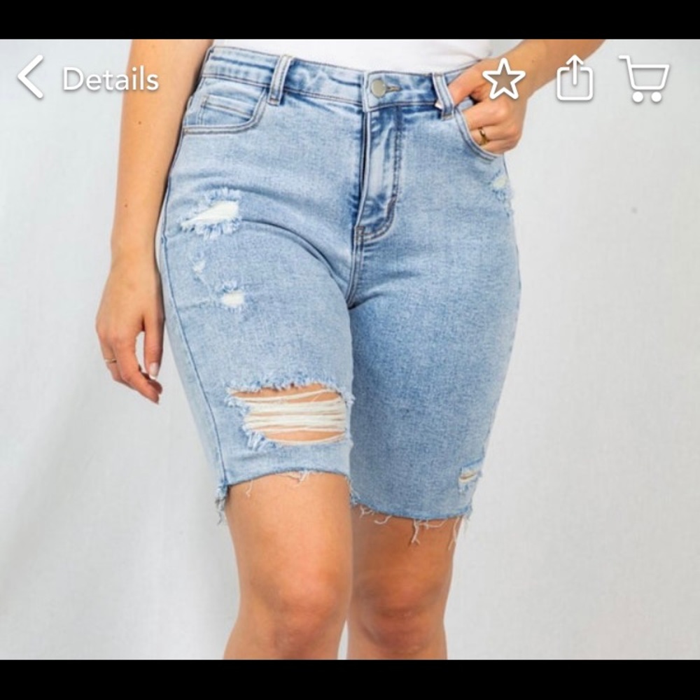 Risen shorts mid rise nwot distressed